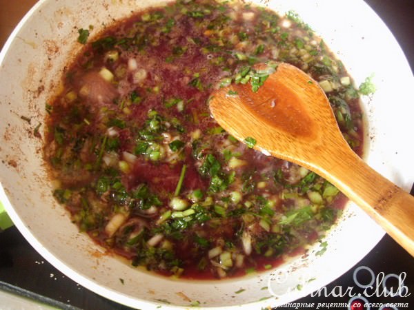 Свиные кармашки с пикантной начинкой под вкусным соусом. 
