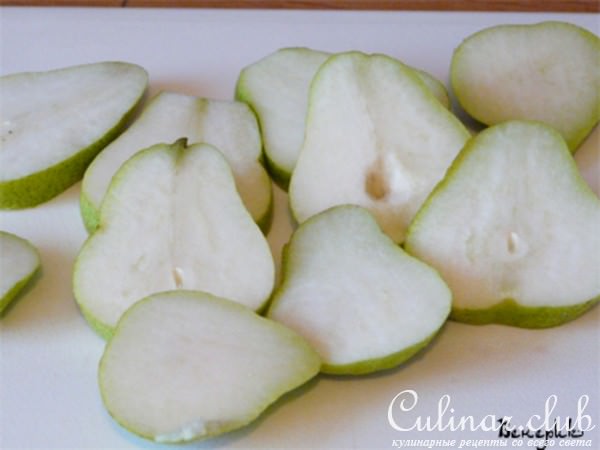Корейка с грушей, яблоками и пряными травами.