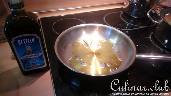 Карамелизованная баранина с черносливом и лепестками миндаля