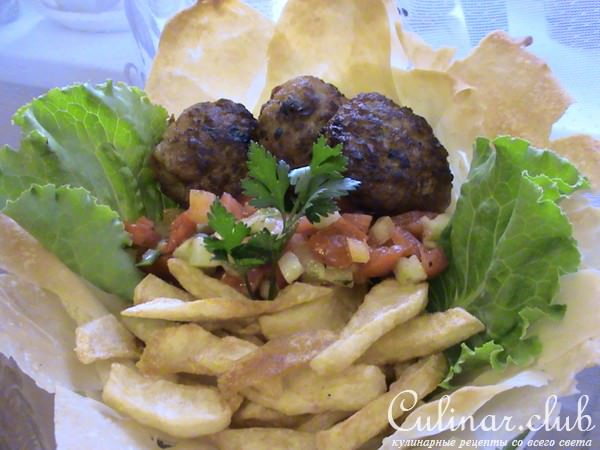 Пикантные мини-котлетки с картошечкой и овощами в корзиночках из теста фило