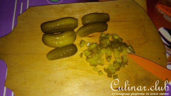 Свиной карбонад, запеченный с корнишонами по-испански.