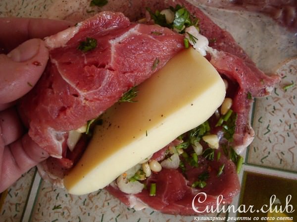 Свиные кармашки с пикантной начинкой под вкусным соусом. 