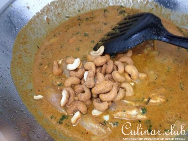 Masaman curry ( с курицей и орешками кешью)