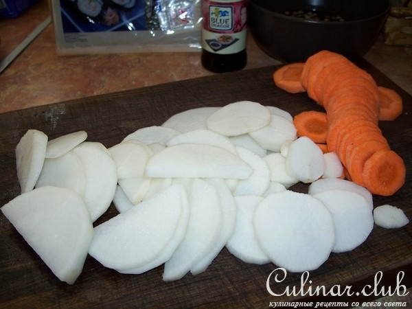 Гюнику Дон (рис с овощами и говядиной).