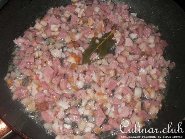 Перец фаршированный беконом, картофелем и грибами