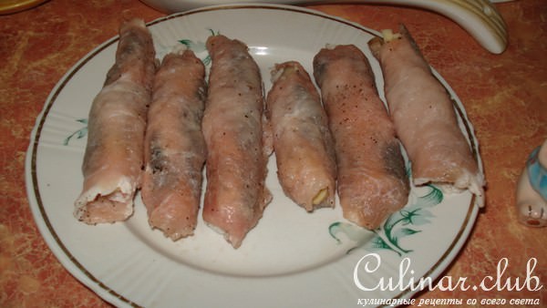 Отбивные с черносливом сыром и грибами