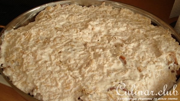 Мясо, запечённое в сметане с айвой