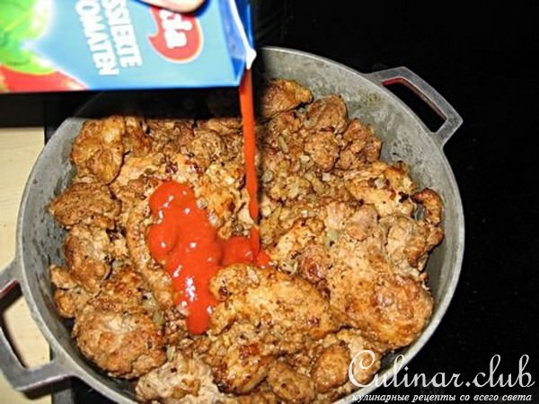 МЯСО РАЗБИТНОЕ, тушённое в кислосладком томатном соусе.