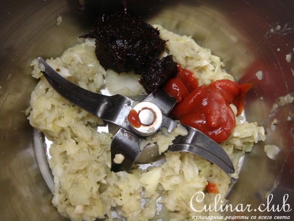 Куриная грудка, фаршированная свити и курагой, приготовленная на пару.