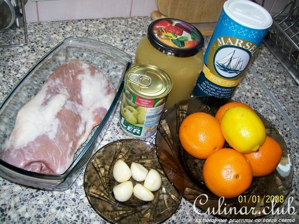 Мясо по-гречески...а по-русски просто "свинья в апельсинах"