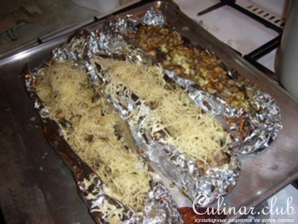 Ребрышки запеченые с грибами и сыром