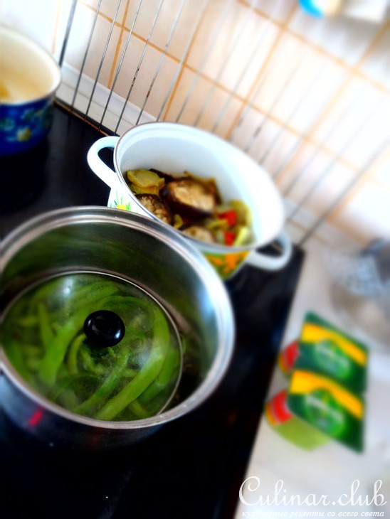 борани с курицей и стручковой фасолью