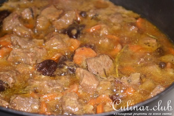 Мясо с портером и черносливом по-ирландски