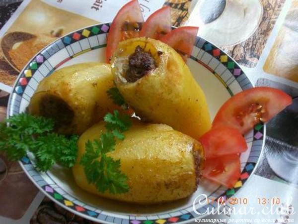 Картофель фаршированый мясом в сметанной подливке.(вариант)