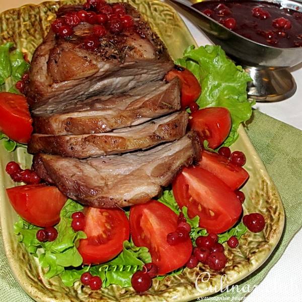 Свинина с брусничным соусом