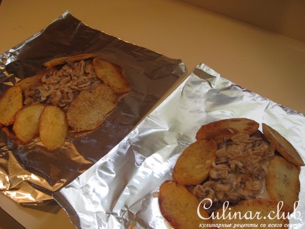 Мясо с грибами запечёное в фольге