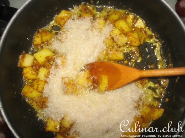 Aloo Pulao (индийский плов с картофелем)