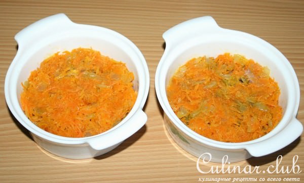 Свинина с овощами и оливками в горшочках