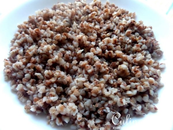 Рёбрышки с беконом,овощами и гречкой