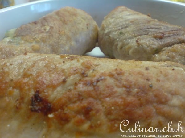 Мясные рулетики с грецкими орехами,сыром и петрушкой