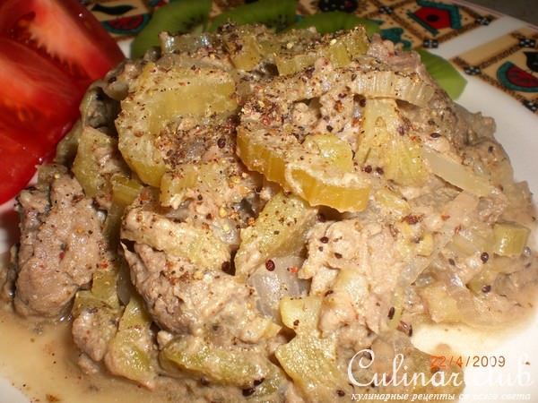 Тушеная говядина с киви и сельдереем