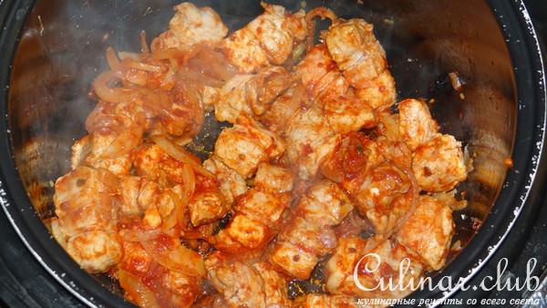 Солянка из квашеной капусты, свинины и маслин