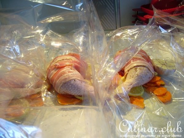Чесночные куриные окорочка, запеченные в рукаве