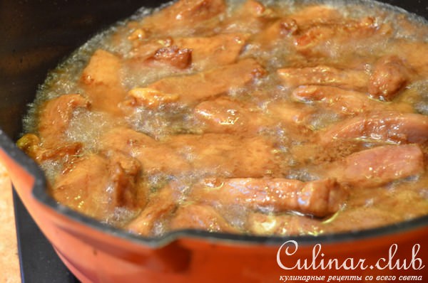 Яичная лапша со свининой и пекинской капустой