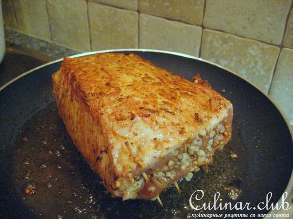 Котлеты натуральные , фаршированные гречкой с грибным соусом