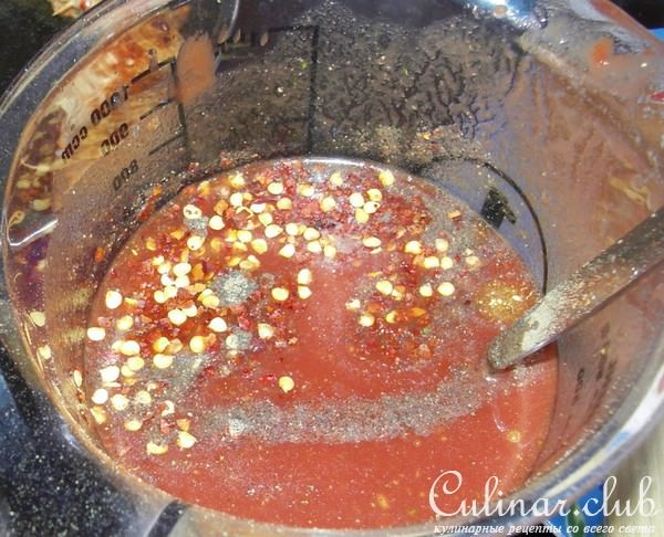 Мясные рулетики в томатном соусе с овощами