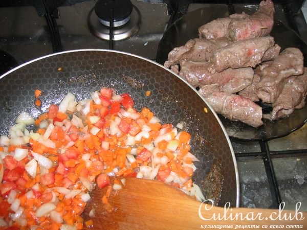 Мясные рулетики с солёным огурцом