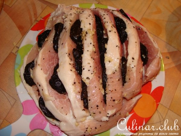 Pork with prunes (Свинина с черносливом)