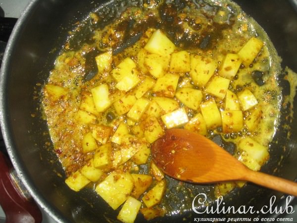 Aloo Pulao (индийский плов с картофелем)