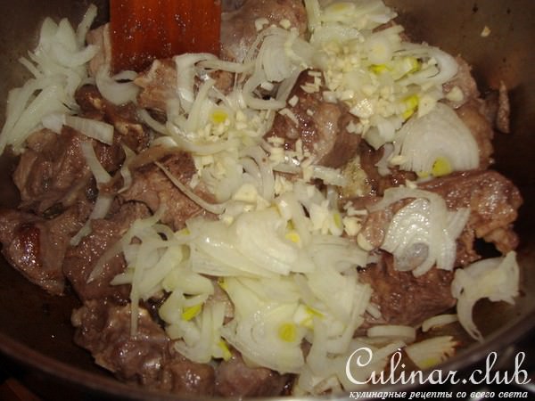 Пряная баранина с белой фасолью.