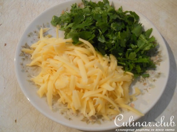 Тушеный кролик со сметаной с сыром и зеленью ( рецепт для мульти)