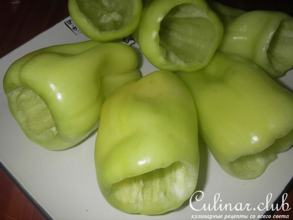 Перец фаршированный беконом, картофелем и грибами