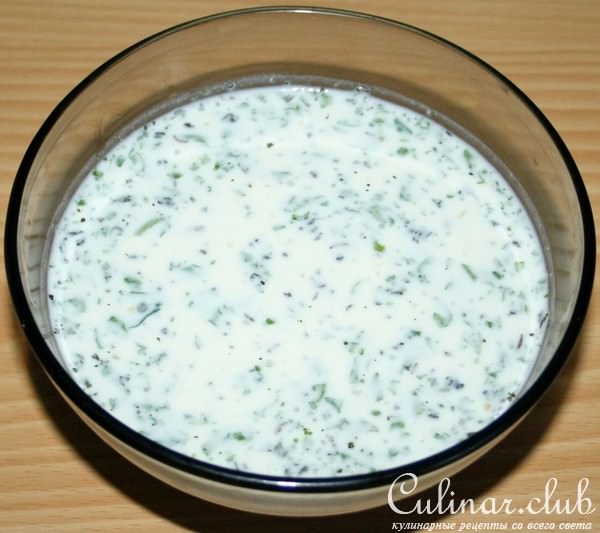 Свинина с овощами и оливками в горшочках