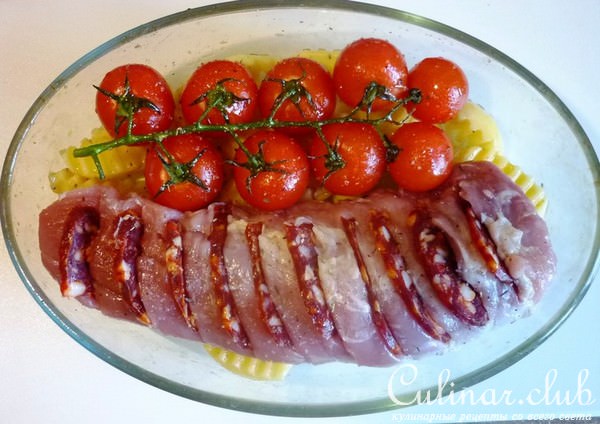 СВИНАЯ ВЫРЕЗКА С АРОМАТНЫМ МАСЛОМ,ЧОРИЗО И ПИКАНТНЫМ СОУСОМ С БАЛЬЗАМИКО