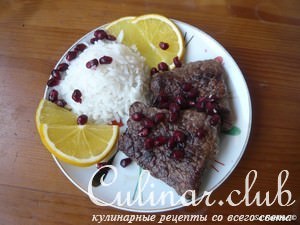 Говядина в апельсиново-имбирном бульоне с зернами граната