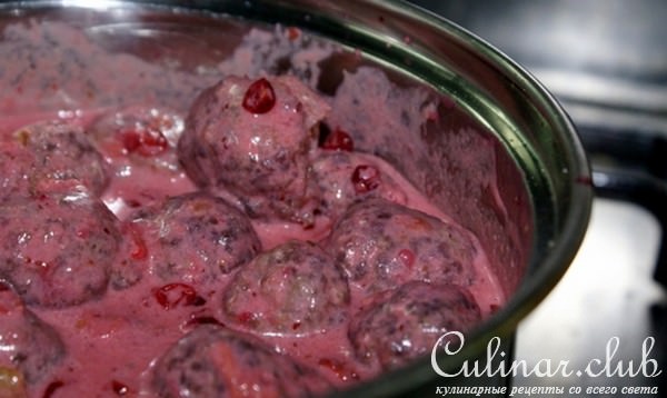 Мясные тефтели под клюквенным соусом