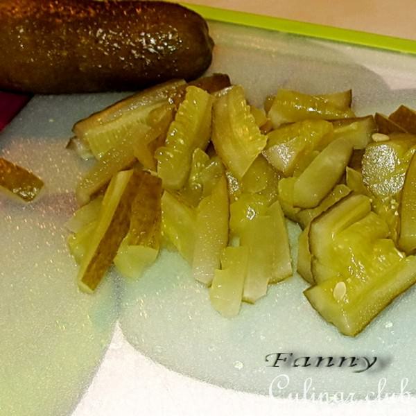 Говядина с солеными огурцами и медом