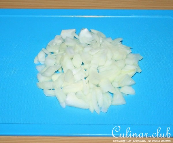 Свинина с овощами и оливками в горшочках