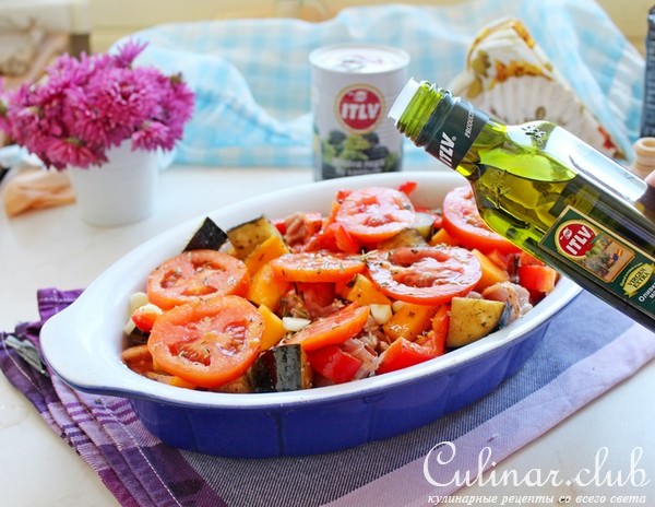 Мясное рагу с овощами и маслинами.
