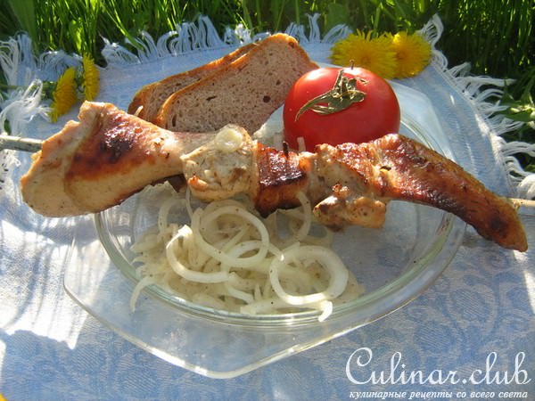 Шашлык-ассорти из курицы и свинины.