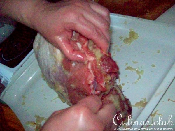 Свиная грудинка,фаршированная капустой.
