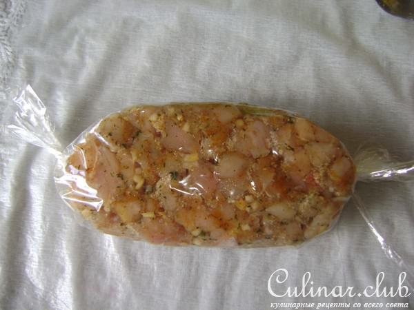 Мясной рулет с разноцветным рисом