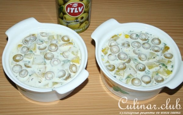 Свинина с овощами и оливками в горшочках