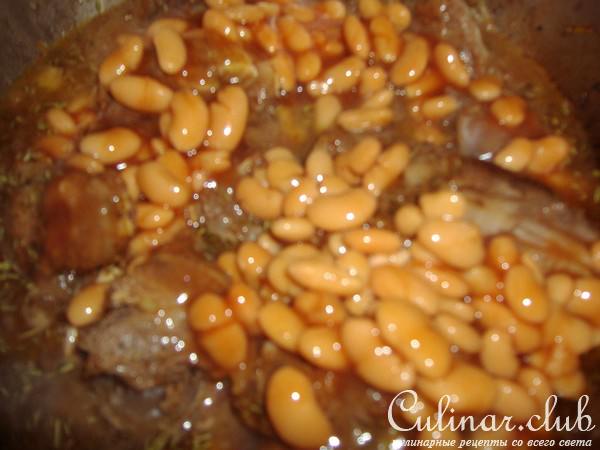 Пряная баранина с белой фасолью.