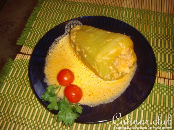 Фаршированные перцы с сырным соусом