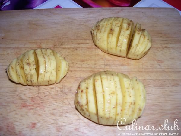 Мясо жаренное в духовке с картофелем 